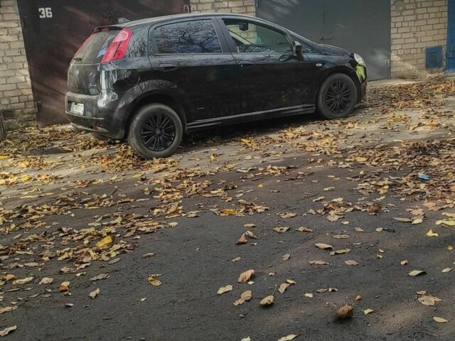 Черный Фиат Гранде Пунто, объемом двигателя 1.2 л и пробегом 287 тыс. км за 4500 $, фото 23 на Automoto.ua