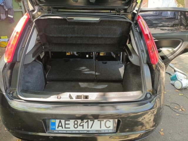 Черный Фиат Гранде Пунто, объемом двигателя 1.2 л и пробегом 287 тыс. км за 4500 $, фото 6 на Automoto.ua