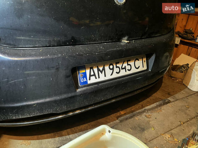 Черный Фиат Гранде Пунто, объемом двигателя 1.37 л и пробегом 250 тыс. км за 1500 $, фото 9 на Automoto.ua