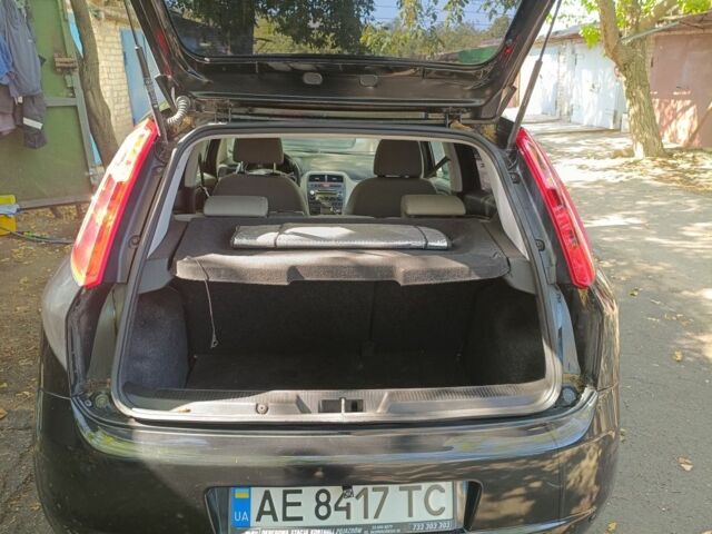 Черный Фиат Гранде Пунто, объемом двигателя 1.2 л и пробегом 287 тыс. км за 4500 $, фото 3 на Automoto.ua