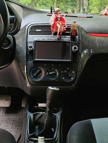 Чорний Фіат Гранде Пунто, об'ємом двигуна 1.37 л та пробігом 187 тис. км за 4300 $, фото 7 на Automoto.ua