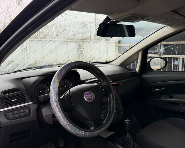 Черный Фиат Гранде Пунто, объемом двигателя 1.37 л и пробегом 156 тыс. км за 4000 $, фото 11 на Automoto.ua