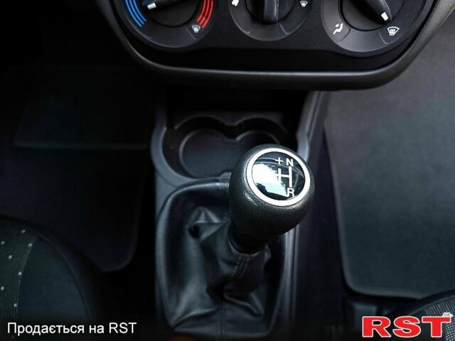 Фиат Гранде Пунто 2008 в Киеве на Automoto.ua Черный Фиат Гранде Пунто, объемом двигателя 1.4 л и пробегом 155 тыс. км за 4200 $, фото 8 на Automoto.ua