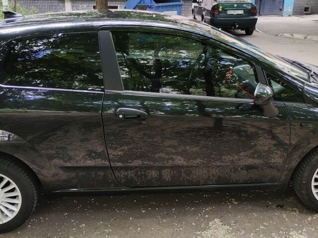 Черный Фиат Гранде Пунто, объемом двигателя 1.4 л и пробегом 187 тыс. км за 4200 $, фото 1 на Automoto.ua