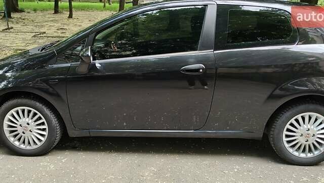 Чорний Фіат Гранде Пунто, об'ємом двигуна 1.37 л та пробігом 187 тис. км за 4300 $, фото 2 на Automoto.ua