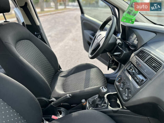 Фиат Гранде Пунто 2008 в Первомайском на Automoto.ua Черный Фиат Гранде Пунто, объемом двигателя 1.4 л и пробегом 156 тыс. км за 5000 $, фото 23 на Automoto.ua