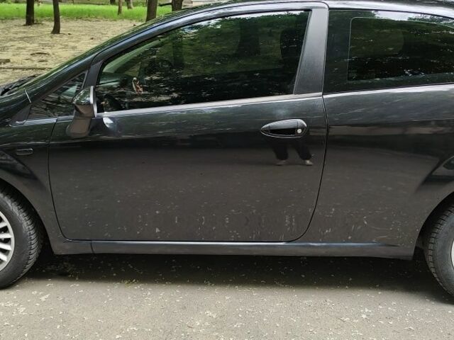 Черный Фиат Гранде Пунто, объемом двигателя 1.4 л и пробегом 187 тыс. км за 4200 $, фото 2 на Automoto.ua