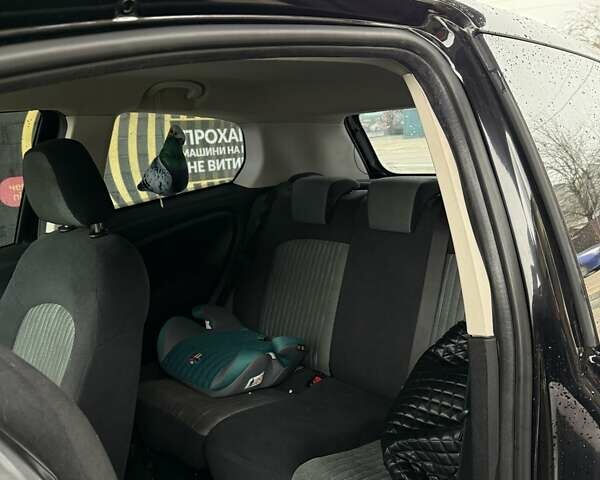 Черный Фиат Гранде Пунто, объемом двигателя 1.37 л и пробегом 156 тыс. км за 4000 $, фото 13 на Automoto.ua