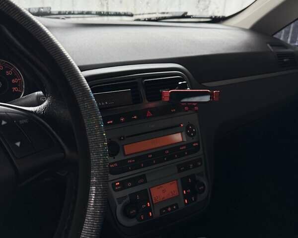 Черный Фиат Гранде Пунто, объемом двигателя 1.37 л и пробегом 156 тыс. км за 4000 $, фото 17 на Automoto.ua