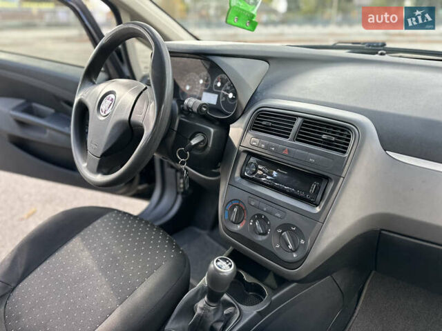 Фиат Гранде Пунто 2008 в Первомайском на Automoto.ua Черный Фиат Гранде Пунто, объемом двигателя 1.4 л и пробегом 156 тыс. км за 5000 $, фото 24 на Automoto.ua