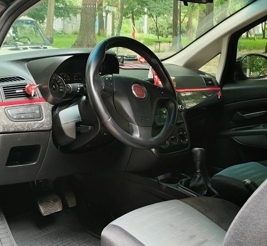 Черный Фиат Гранде Пунто, объемом двигателя 1.4 л и пробегом 187 тыс. км за 4200 $, фото 4 на Automoto.ua
