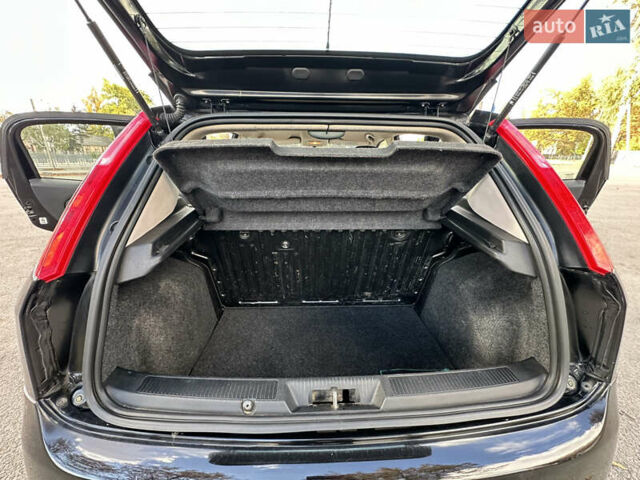 Фиат Гранде Пунто 2008 в Первомайском на Automoto.ua Черный Фиат Гранде Пунто, объемом двигателя 1.4 л и пробегом 156 тыс. км за 5000 $, фото 26 на Automoto.ua