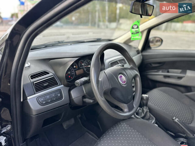 Фиат Гранде Пунто 2008 в Первомайском на Automoto.ua Черный Фиат Гранде Пунто, объемом двигателя 1.4 л и пробегом 156 тыс. км за 5000 $, фото 29 на Automoto.ua