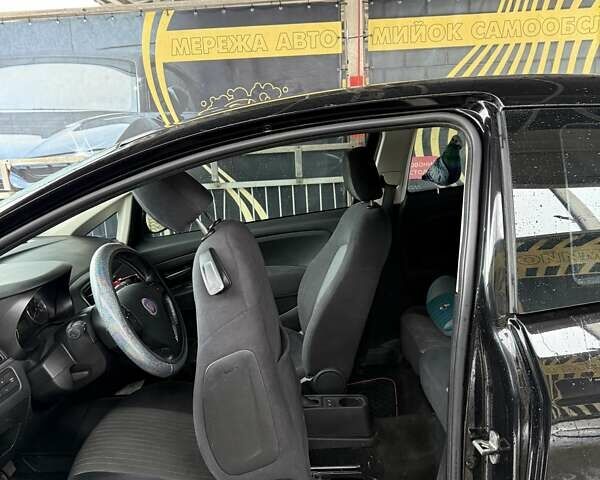 Черный Фиат Гранде Пунто, объемом двигателя 1.37 л и пробегом 156 тыс. км за 4000 $, фото 12 на Automoto.ua