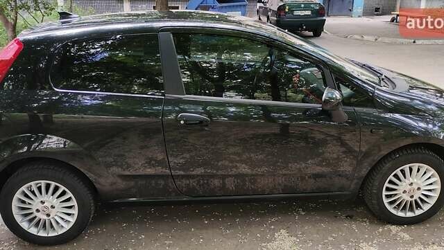 Чорний Фіат Гранде Пунто, об'ємом двигуна 1.37 л та пробігом 187 тис. км за 4300 $, фото 1 на Automoto.ua