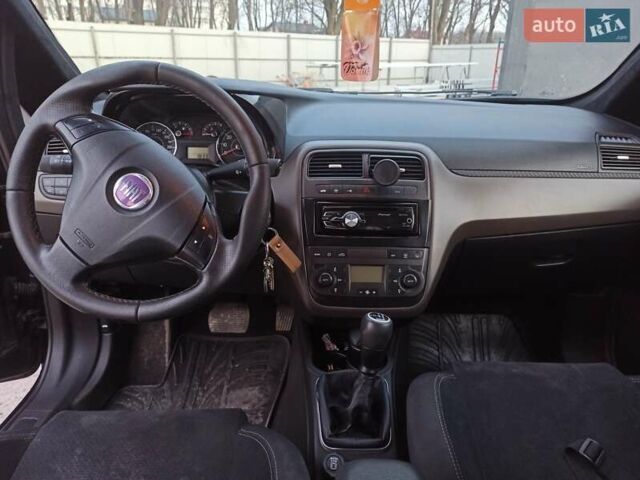 Черный Фиат Гранде Пунто, объемом двигателя 1.37 л и пробегом 280 тыс. км за 4500 $, фото 8 на Automoto.ua