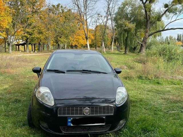 Фиат Гранде Пунто 2009 в Харькове на Automoto.ua Черный Фиат Гранде Пунто, объемом двигателя 0 л и пробегом 193 тыс. км за 4050 $, фото 7 на Automoto.ua