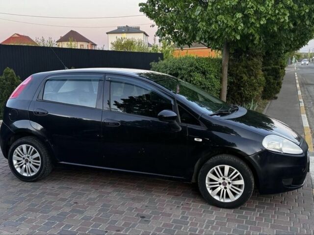 Черный Фиат Гранде Пунто, объемом двигателя 1.4 л и пробегом 248 тыс. км за 3600 $, фото 1 на Automoto.ua