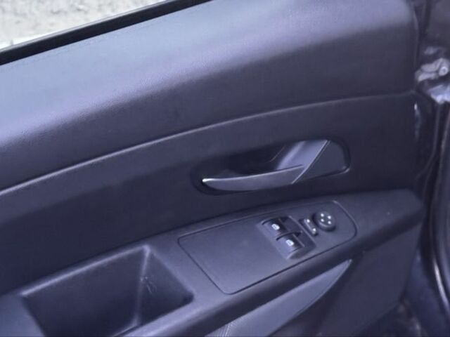 Черный Фиат Гранде Пунто, объемом двигателя 1.4 л и пробегом 248 тыс. км за 3600 $, фото 3 на Automoto.ua