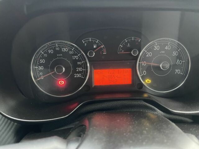 Черный Фиат Гранде Пунто, объемом двигателя 1.4 л и пробегом 248 тыс. км за 3600 $, фото 5 на Automoto.ua