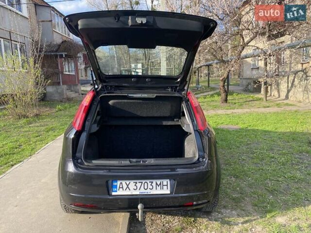 Черный Фиат Гранде Пунто, объемом двигателя 1.37 л и пробегом 195 тыс. км за 4500 $, фото 9 на Automoto.ua