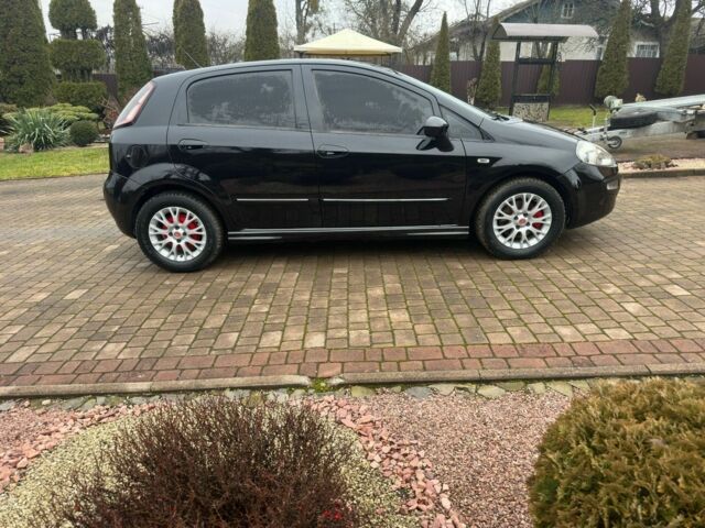 Черный Фиат Гранде Пунто, объемом двигателя 1.3 л и пробегом 270 тыс. км за 4500 $, фото 10 на Automoto.ua