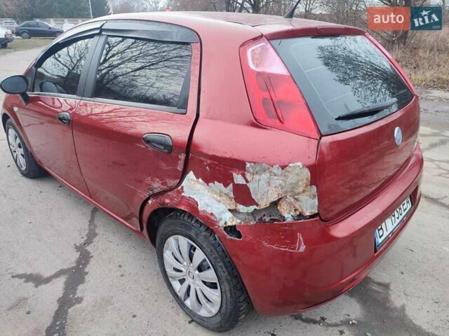 Червоний Фіат Гранде Пунто, об'ємом двигуна 1.24 л та пробігом 126 тис. км за 2200 $, фото 3 на Automoto.ua