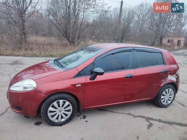 Червоний Фіат Гранде Пунто, об'ємом двигуна 1.24 л та пробігом 126 тис. км за 2200 $, фото 19 на Automoto.ua