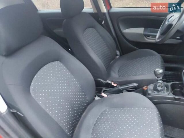 Червоний Фіат Гранде Пунто, об'ємом двигуна 1.24 л та пробігом 126 тис. км за 2200 $, фото 16 на Automoto.ua