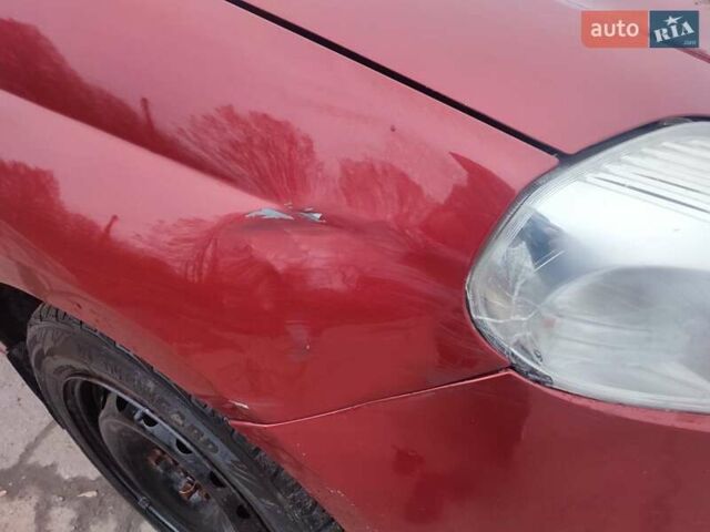Червоний Фіат Гранде Пунто, об'ємом двигуна 1.24 л та пробігом 126 тис. км за 2200 $, фото 10 на Automoto.ua