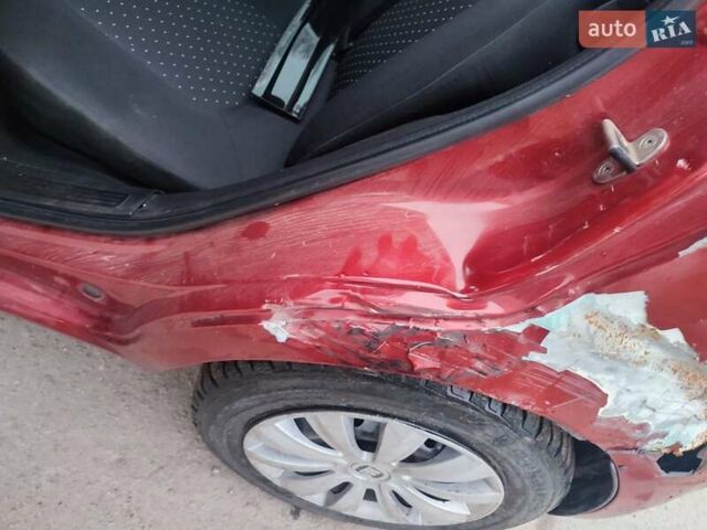 Червоний Фіат Гранде Пунто, об'ємом двигуна 1.24 л та пробігом 126 тис. км за 2200 $, фото 1 на Automoto.ua