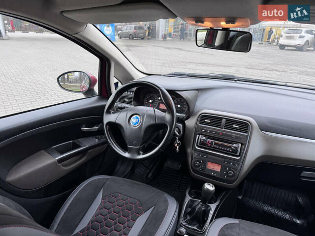 Красный Фиат Гранде Пунто, объемом двигателя 1.4 л и пробегом 236 тыс. км за 4700 $, фото 18 на Automoto.ua