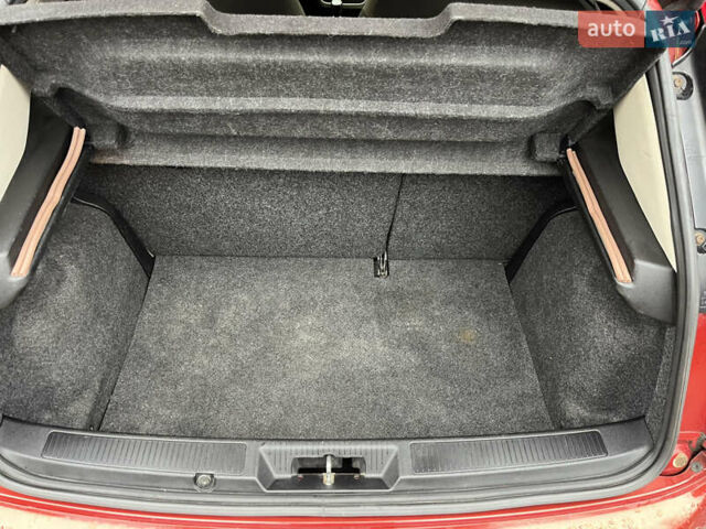 Червоний Фіат Гранде Пунто, об'ємом двигуна 1.37 л та пробігом 308 тис. км за 3900 $, фото 11 на Automoto.ua