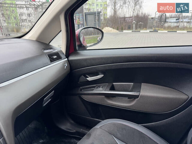 Красный Фиат Гранде Пунто, объемом двигателя 1.4 л и пробегом 236 тыс. км за 4700 $, фото 22 на Automoto.ua