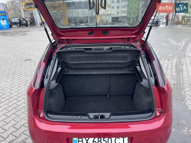 Красный Фиат Гранде Пунто, объемом двигателя 1.4 л и пробегом 236 тыс. км за 4700 $, фото 10 на Automoto.ua