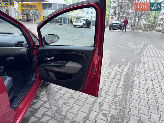 Красный Фиат Гранде Пунто, объемом двигателя 1.4 л и пробегом 236 тыс. км за 4700 $, фото 16 на Automoto.ua