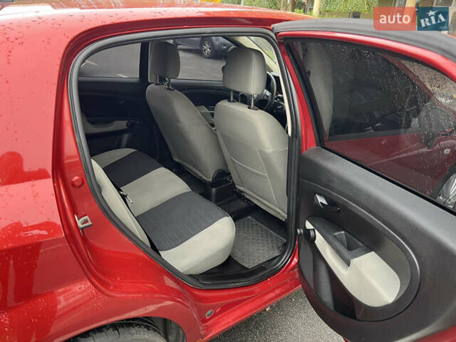 Червоний Фіат Гранде Пунто, об'ємом двигуна 1.37 л та пробігом 308 тис. км за 3900 $, фото 16 на Automoto.ua
