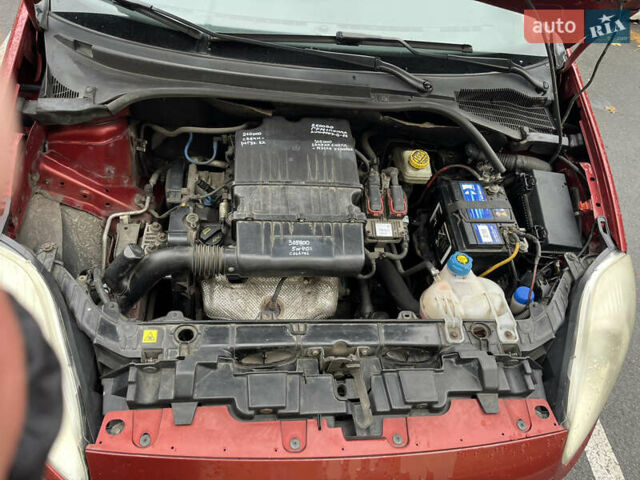 Червоний Фіат Гранде Пунто, об'ємом двигуна 1.37 л та пробігом 308 тис. км за 3900 $, фото 9 на Automoto.ua