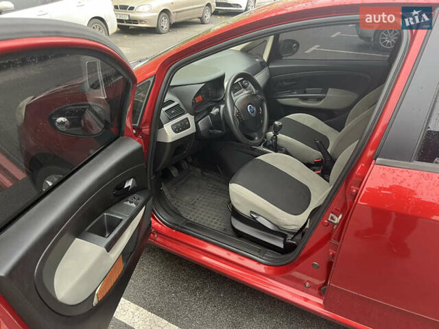 Червоний Фіат Гранде Пунто, об'ємом двигуна 1.37 л та пробігом 308 тис. км за 3900 $, фото 15 на Automoto.ua