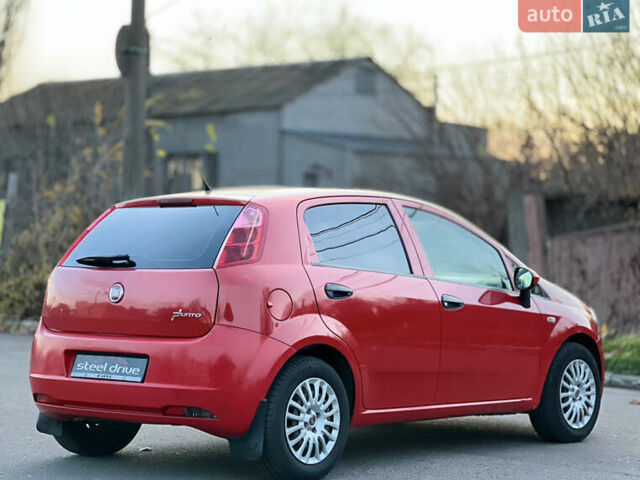 Красный Фиат Гранде Пунто, объемом двигателя 1.37 л и пробегом 139 тыс. км за 4999 $, фото 5 на Automoto.ua