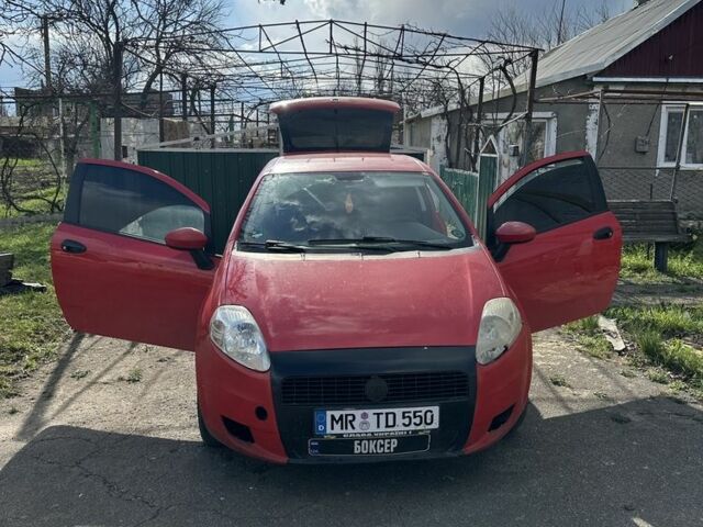 Красный Фиат Гранде Пунто, объемом двигателя 1.2 л и пробегом 3 тыс. км за 1423 $, фото 6 на Automoto.ua