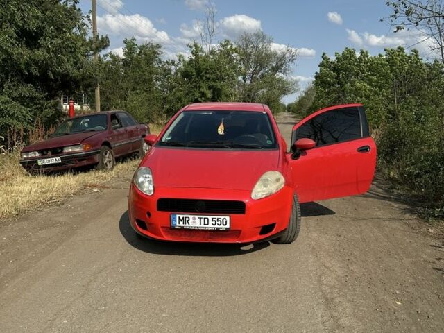 Красный Фиат Гранде Пунто, объемом двигателя 1.2 л и пробегом 3 тыс. км за 1423 $, фото 2 на Automoto.ua