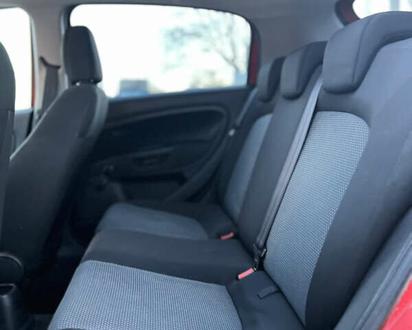 Красный Фиат Гранде Пунто, объемом двигателя 1.37 л и пробегом 139 тыс. км за 4999 $, фото 14 на Automoto.ua