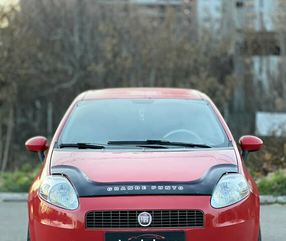 Красный Фиат Гранде Пунто, объемом двигателя 1.37 л и пробегом 139 тыс. км за 4999 $, фото 1 на Automoto.ua