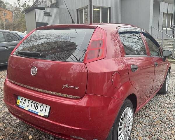 Красный Фиат Гранде Пунто, объемом двигателя 1.37 л и пробегом 132 тыс. км за 4300 $, фото 6 на Automoto.ua