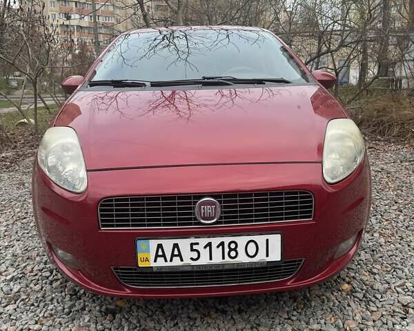 Красный Фиат Гранде Пунто, объемом двигателя 1.37 л и пробегом 132 тыс. км за 4300 $, фото 1 на Automoto.ua