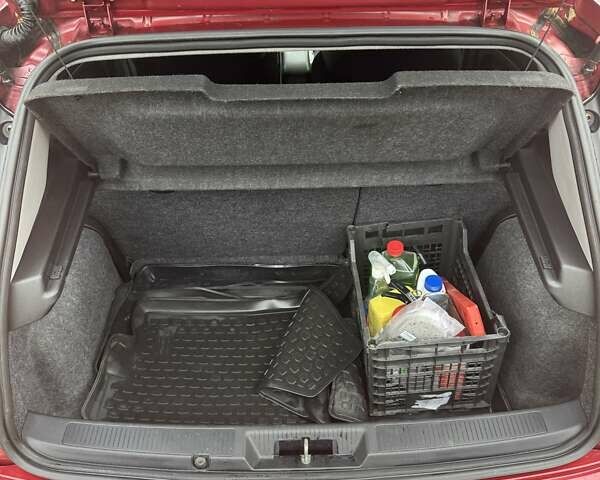 Красный Фиат Гранде Пунто, объемом двигателя 1.37 л и пробегом 132 тыс. км за 4300 $, фото 5 на Automoto.ua