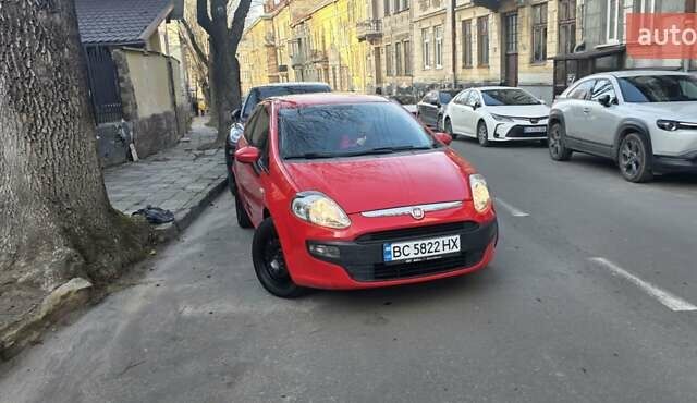 Красный Фиат Гранде Пунто, объемом двигателя 1.24 л и пробегом 160 тыс. км за 4800 $, фото 3 на Automoto.ua