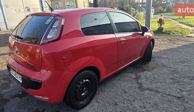 Красный Фиат Гранде Пунто, объемом двигателя 1.24 л и пробегом 160 тыс. км за 4800 $, фото 7 на Automoto.ua