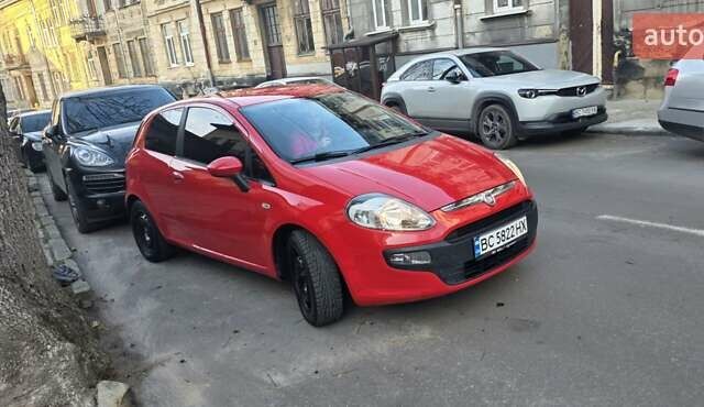 Красный Фиат Гранде Пунто, объемом двигателя 1.24 л и пробегом 160 тыс. км за 4800 $, фото 1 на Automoto.ua